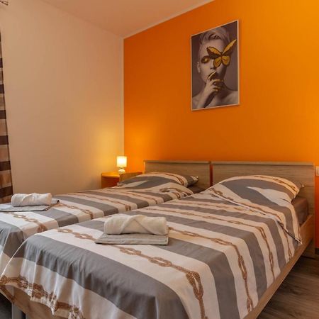 Modern Villa Eve In Medulin With Pool Near The Beach Екстер'єр фото