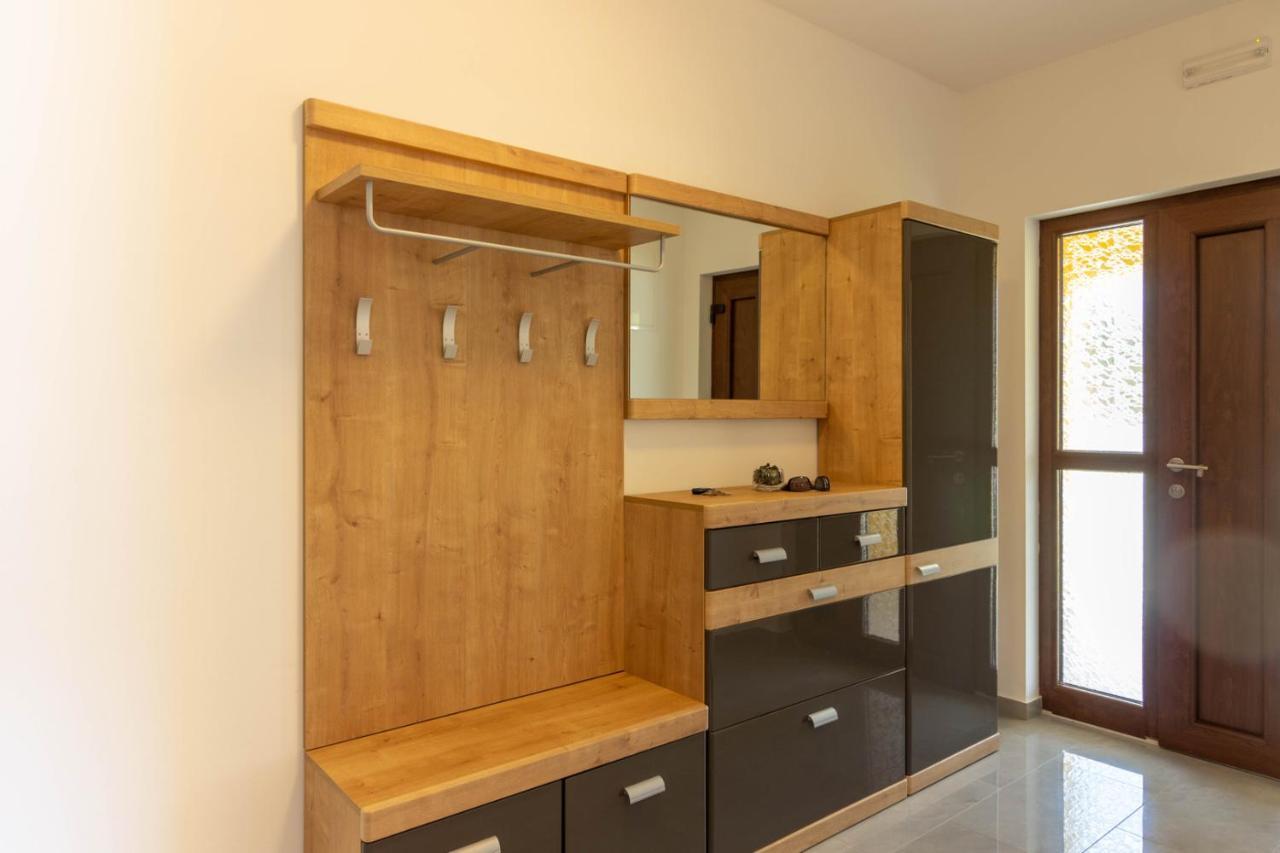 Modern Villa Eve In Medulin With Pool Near The Beach Екстер'єр фото