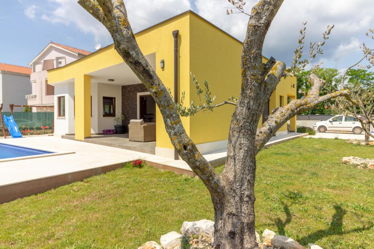 Modern Villa Eve In Medulin With Pool Near The Beach Екстер'єр фото
