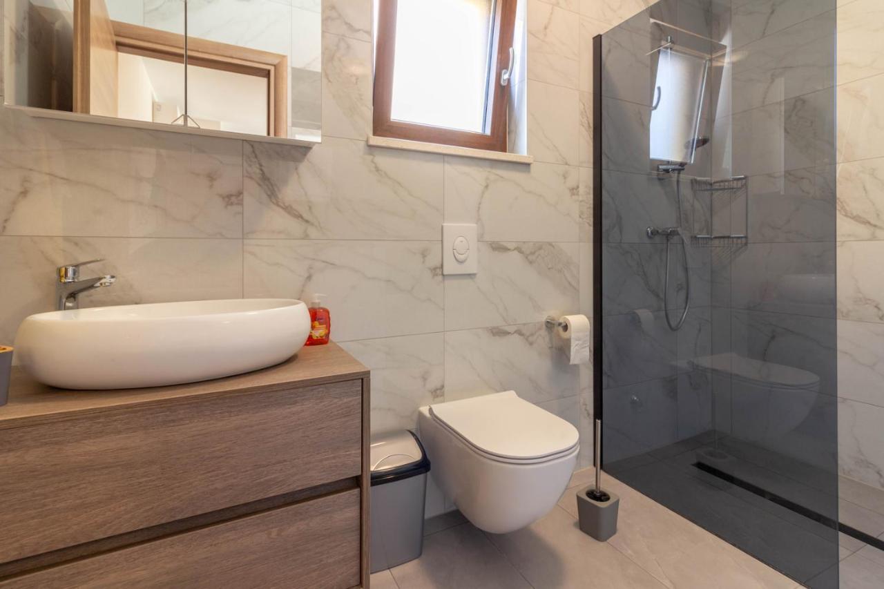 Modern Villa Eve In Medulin With Pool Near The Beach Екстер'єр фото