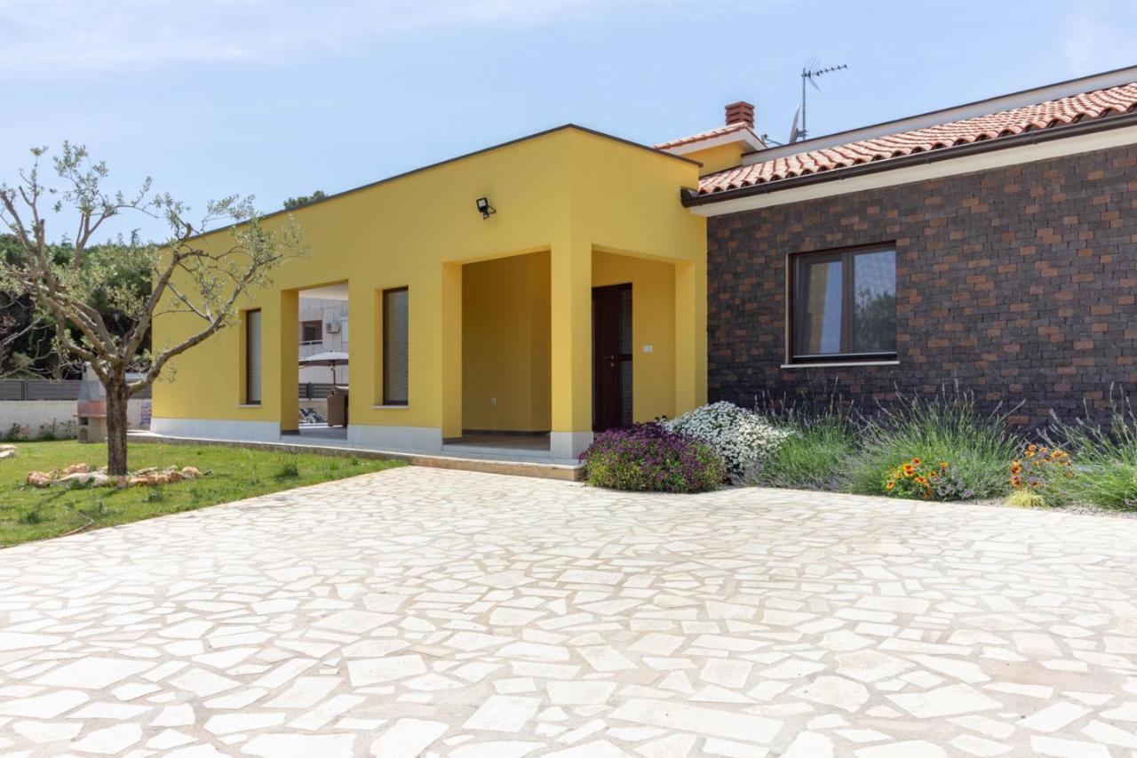 Modern Villa Eve In Medulin With Pool Near The Beach Екстер'єр фото