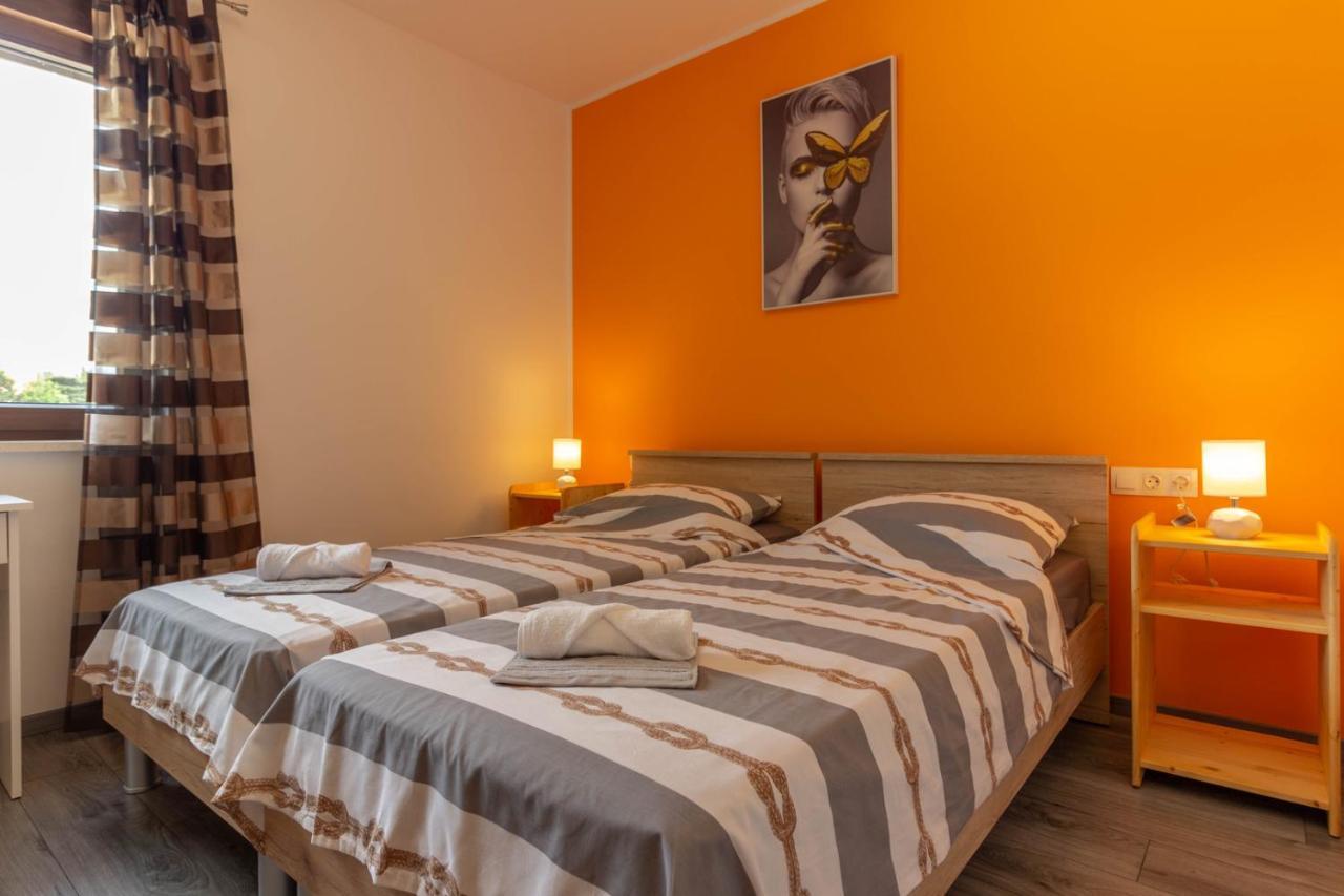 Modern Villa Eve In Medulin With Pool Near The Beach Екстер'єр фото