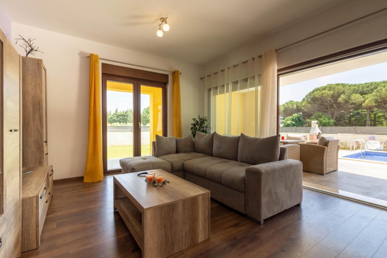 Modern Villa Eve In Medulin With Pool Near The Beach Екстер'єр фото