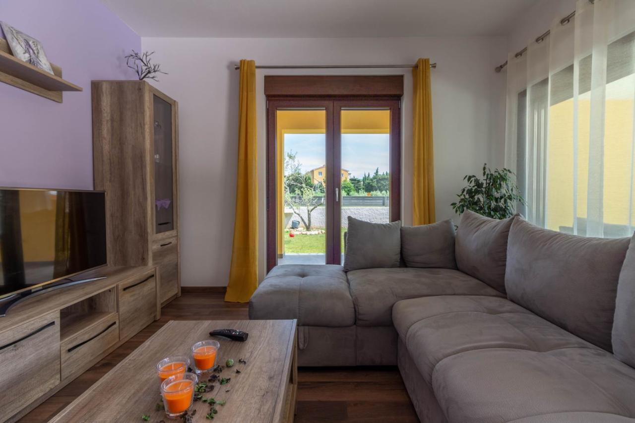 Modern Villa Eve In Medulin With Pool Near The Beach Екстер'єр фото