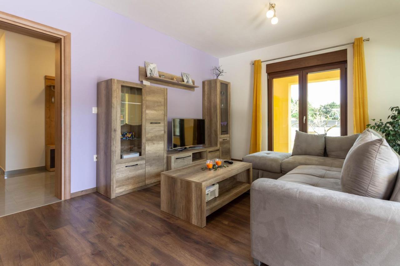 Modern Villa Eve In Medulin With Pool Near The Beach Екстер'єр фото