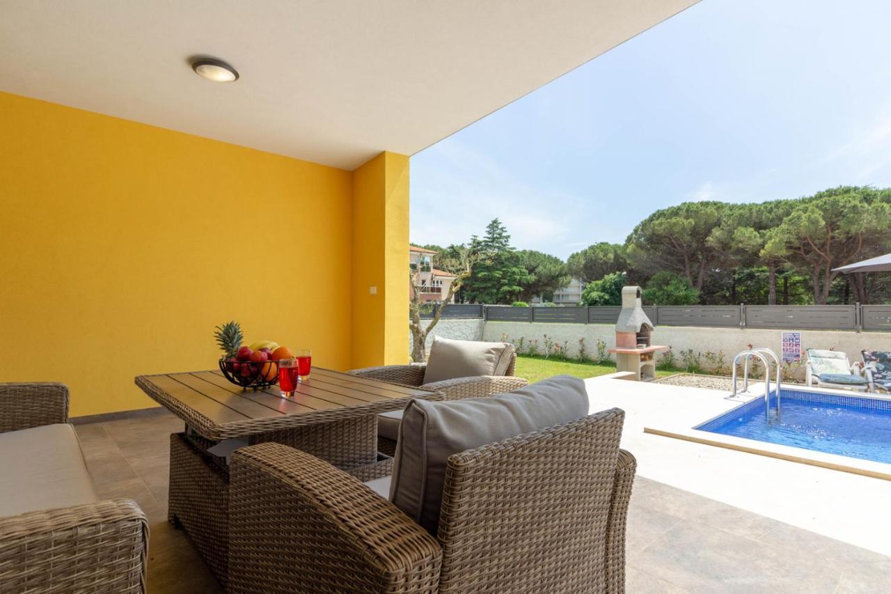 Modern Villa Eve In Medulin With Pool Near The Beach Екстер'єр фото