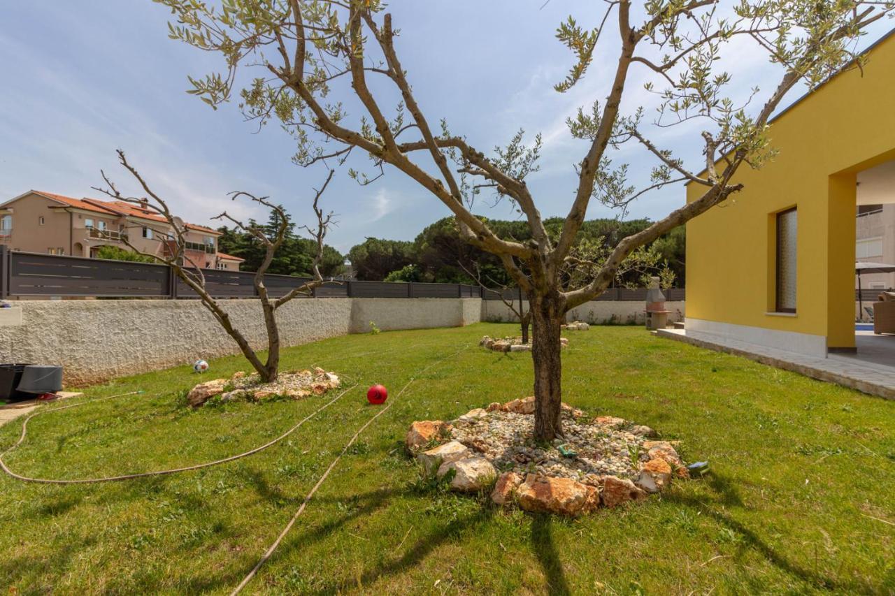 Modern Villa Eve In Medulin With Pool Near The Beach Екстер'єр фото