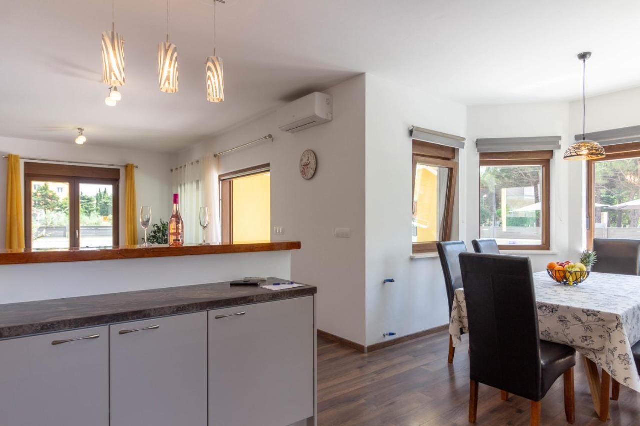 Modern Villa Eve In Medulin With Pool Near The Beach Екстер'єр фото